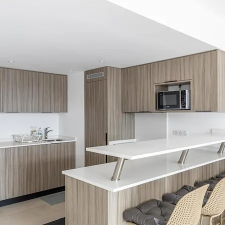 Lerins Avec Grand Balcon, Standing Et Moderne, Pres Du Centre-ville Apartment