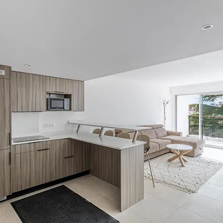 Lerins Avec Grand Balcon, Standing Et Moderne, Pres Du Centre-ville * Cannes